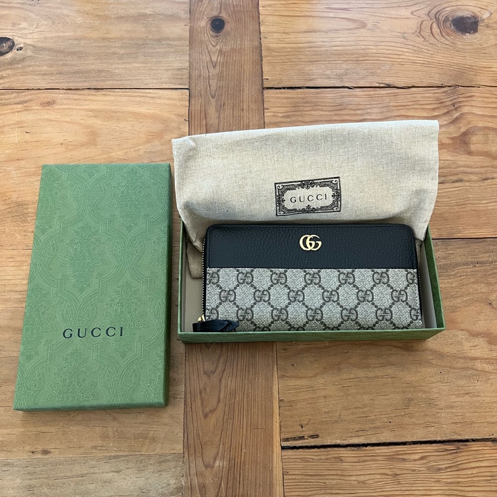 Gucci zip wallet